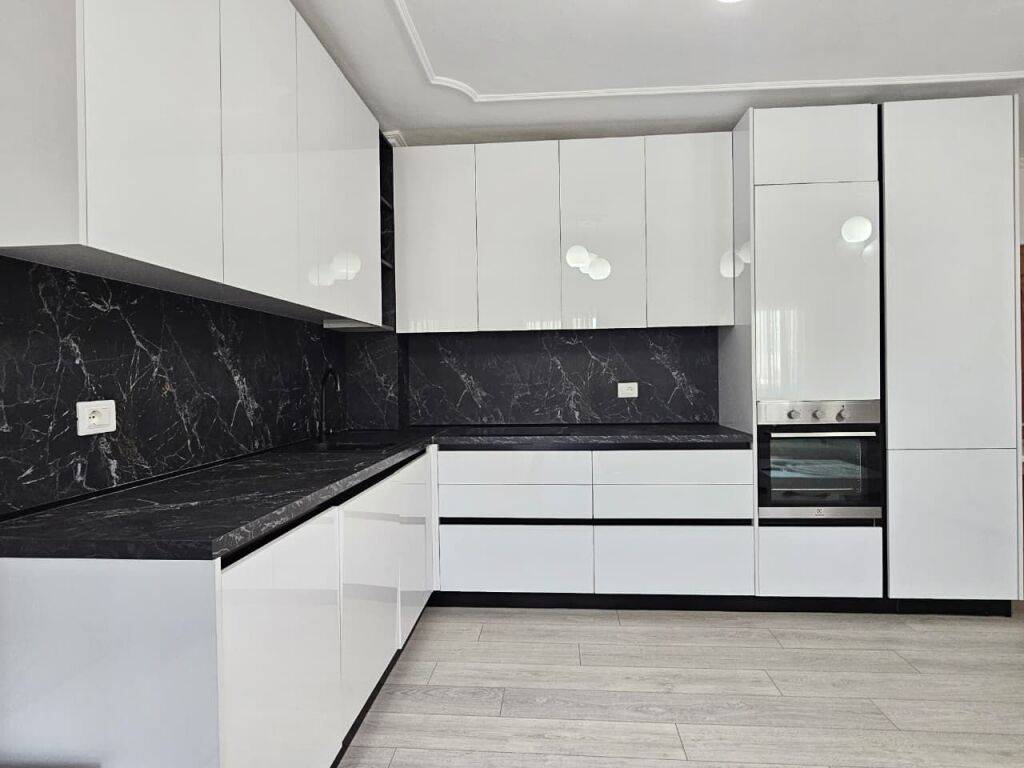 Apartment 2+1 for sale near 21st!
