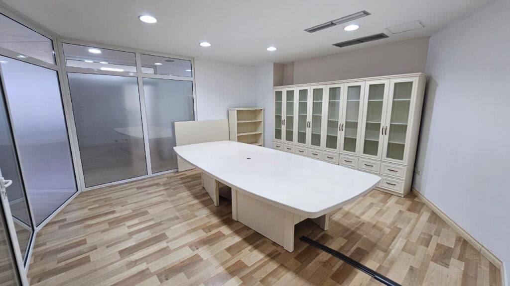 🏢 Locale commerciale in affitto vicino al Lago Artificiale – Via Shyqyri Brari