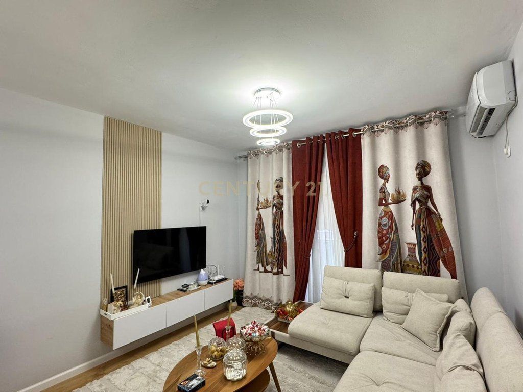 Apartament 2+1+2+ parking ne Astir, prane Viles L.
