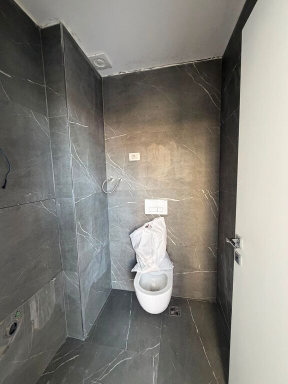 Affitto | Ambjent Biznesi | Rruga 5 Maji | 500 €/mese
