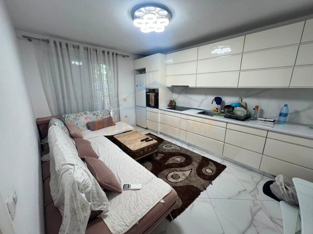 Qera, Apartament 2+1, Rruga Ferit Xhajko, Tiranë.    55,000 Lekë