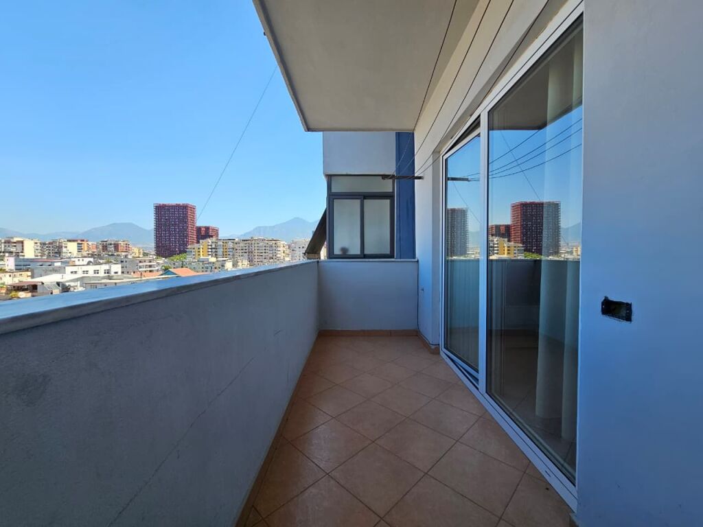 Apartment 2+1 for sale near 21st!
