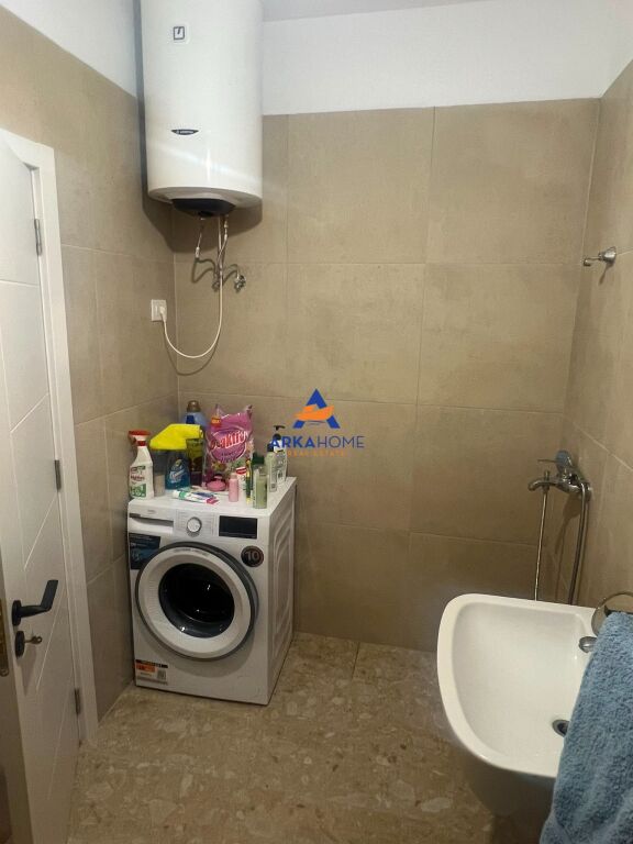 AFFITTASI APPARTAMENTO 1+1+ BALCONE "5 MAGGIO" 50.000 LEKE