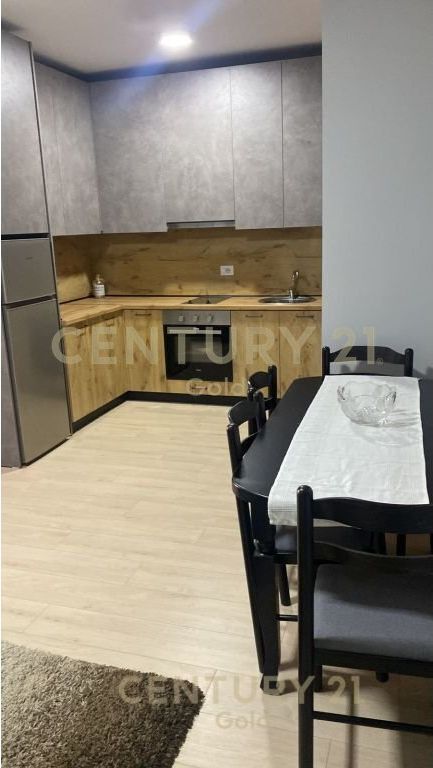 Jepet me qira Apartament 1 + 1 tek Tregu Elektrik ! 450 € /Muaj