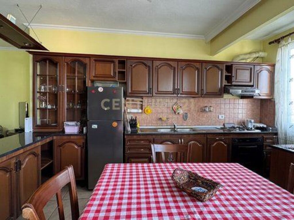 Apartment 2+1+2 bathrooms for sale at Hoxha Tahsim!