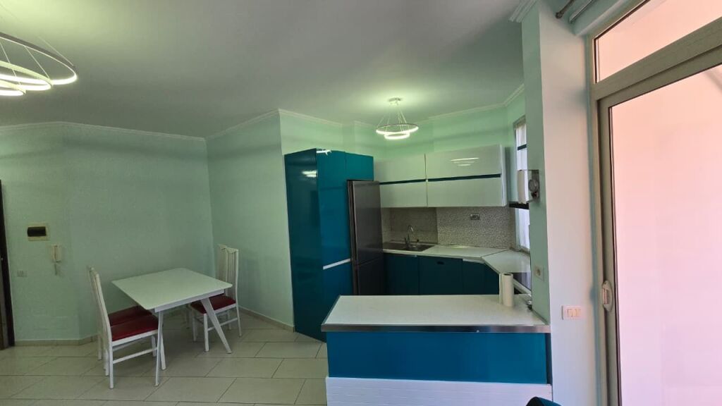 Qera | Apartament 2 + 1 | Rruga Petro Nini Luarasi | 750 €/muaj