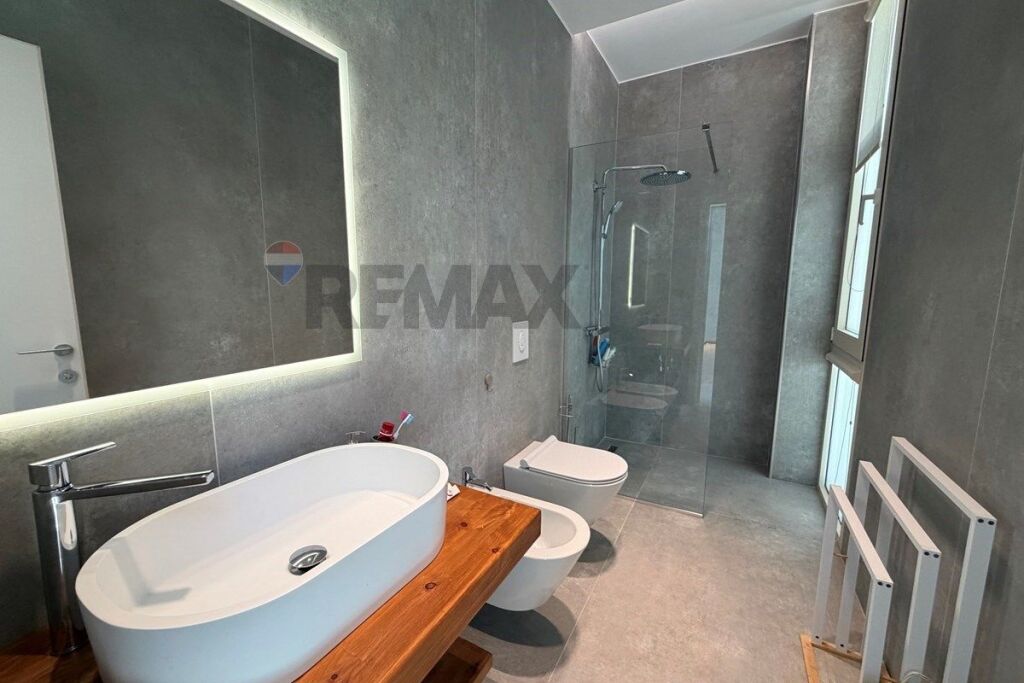 VILLA WITH POOL FOR SALE IN GREEN COAST 1!