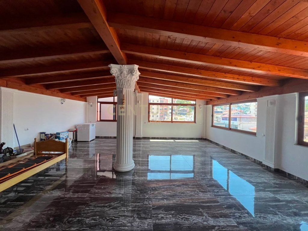 Kati i 3-të i Shtëpi Private Open Space me Qira për Zyra ,Durres !!