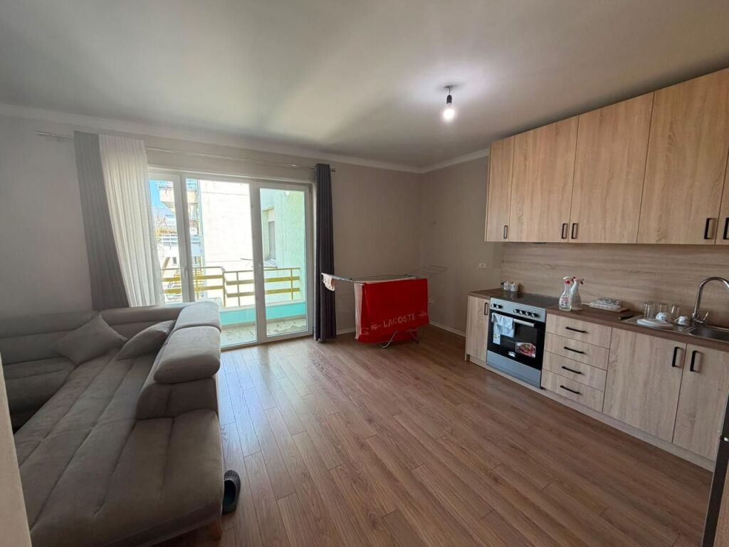 Apartament 2+1+2 tek Liqeni Thate Rruga Peti