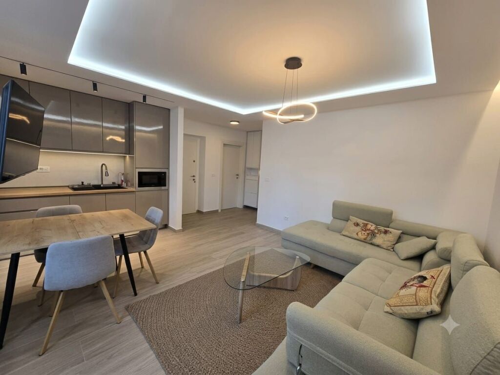 🏠 IN VENDITA: Appartamento 2+1 📍Brryl – Su Strada Principale || 🔥50.000 € di Ristrutturazione🔥 – 188.000 € – 2° Piano – 76 m² || Completamente Ristrutturato – Accesso Immediato al Centro Città