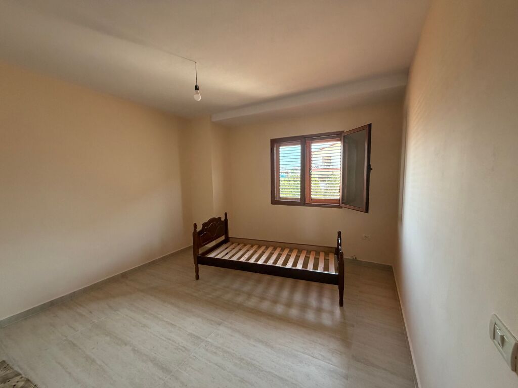 🏡 Jepet me Qera Apartament 2+1  📍 Adresa: Mbrapa Spitalit Ushtarak, Rruga Ramadan Cejku