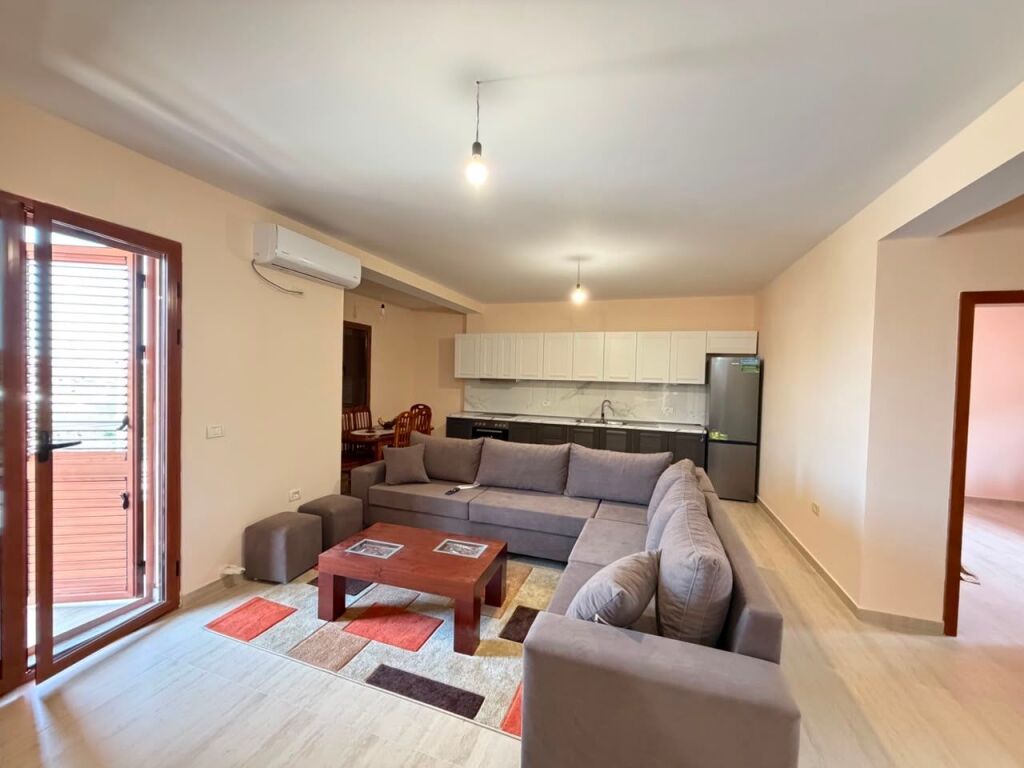 🏡 Jepet me Qera Apartament 2+1  📍 Adresa: Mbrapa Spitalit Ushtarak, Rruga Ramadan Cejku