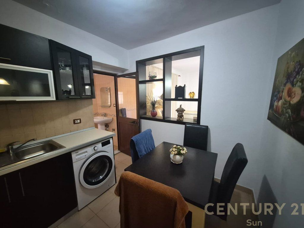 SHITET APARTAMENT 1+1 TE RRUGA E KAVAJËS – PRANË SPITALIT GJERMAN!