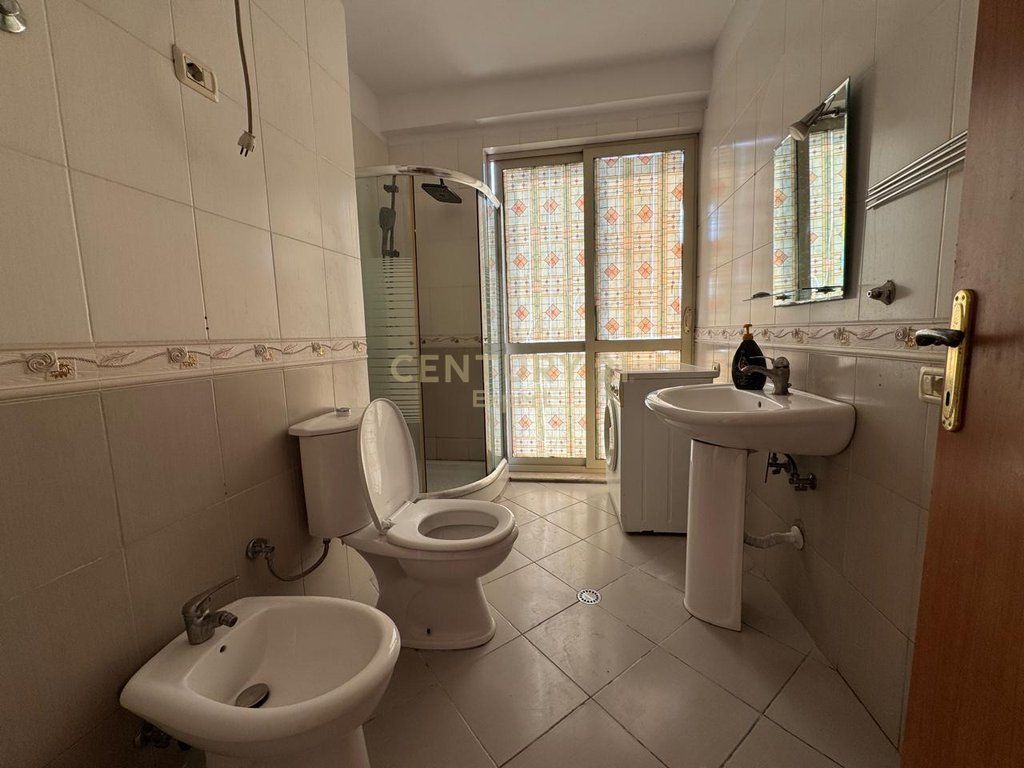 JAPIM ME QIRA 2+1+P BOSH PRANE RRUGES SE BARRIKADAVE expert146423