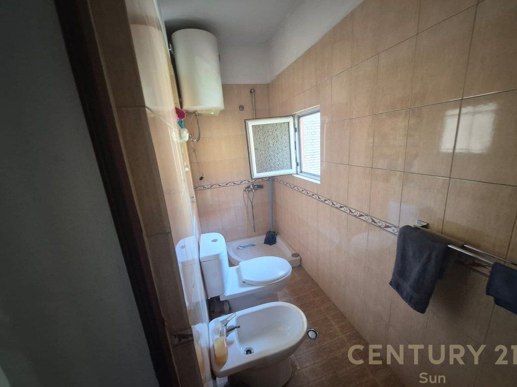 SHITET APARTAMENT 1+1 TE RRUGA E KAVAJËS – PRANË SPITALIT GJERMAN! SUN146436