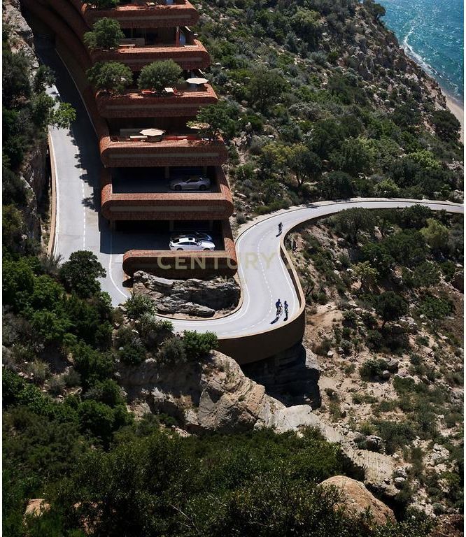 The apartment is located in L1 and has a total area of 168.1 m2 and a terrace of 112.8 m2. It consists of two bedrooms, two bathrooms, a living room with kitchen, balcony and terrace. 1,200,000 €