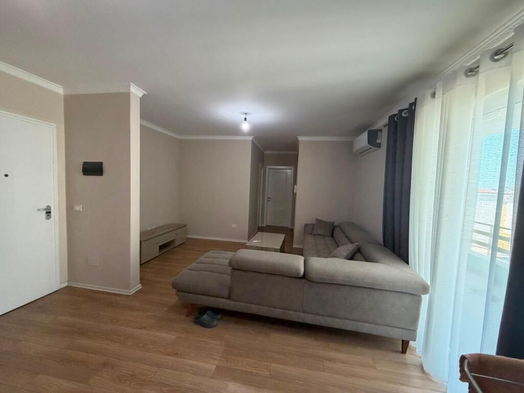 Apartament 2+1+2 tek Liqeni Thate Rruga Peti