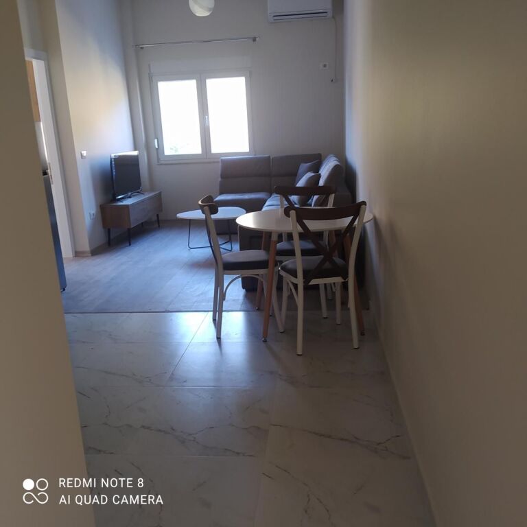 Jepet me qera apartament 1+1 në Shkozë, 35 000 lekë
