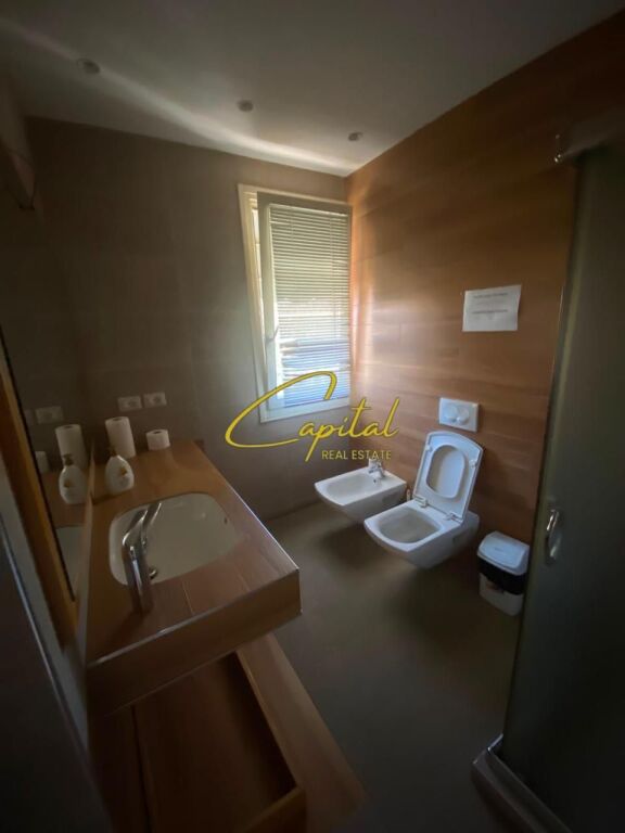LOCALE COMMERCIALE IN AFFITTO 140 M2 EX BLOCCO 3.200 EURO