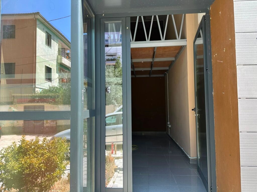 Rent | Ambjent Biznesi | Pazari i Ri | 400 €/month