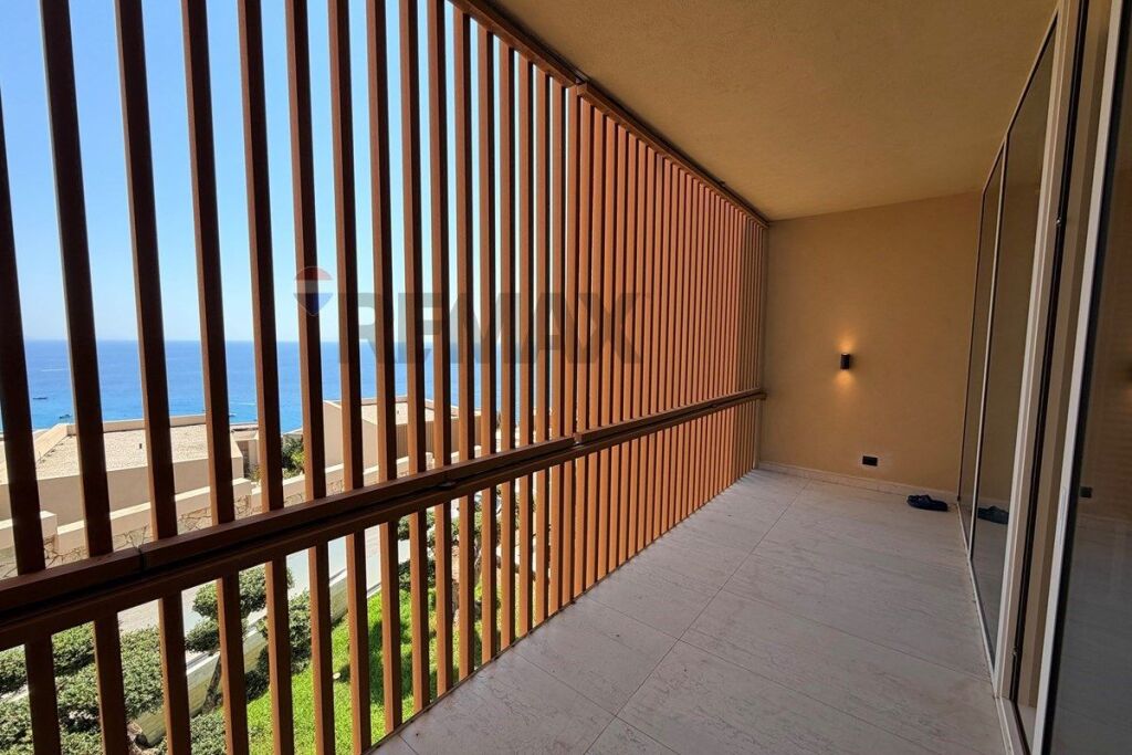 VILLA WITH POOL FOR SALE IN GREEN COAST 1!