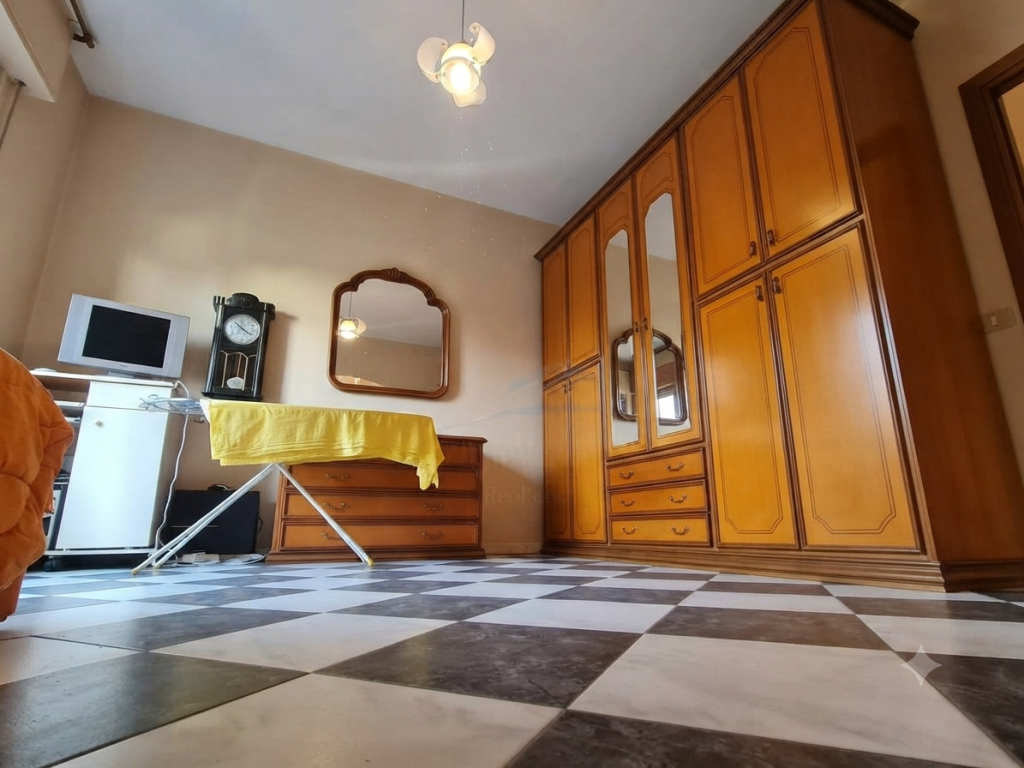 Qira, Vilë 3-katëshe, Komplesi Grand,Ish-Tregu Elektrik