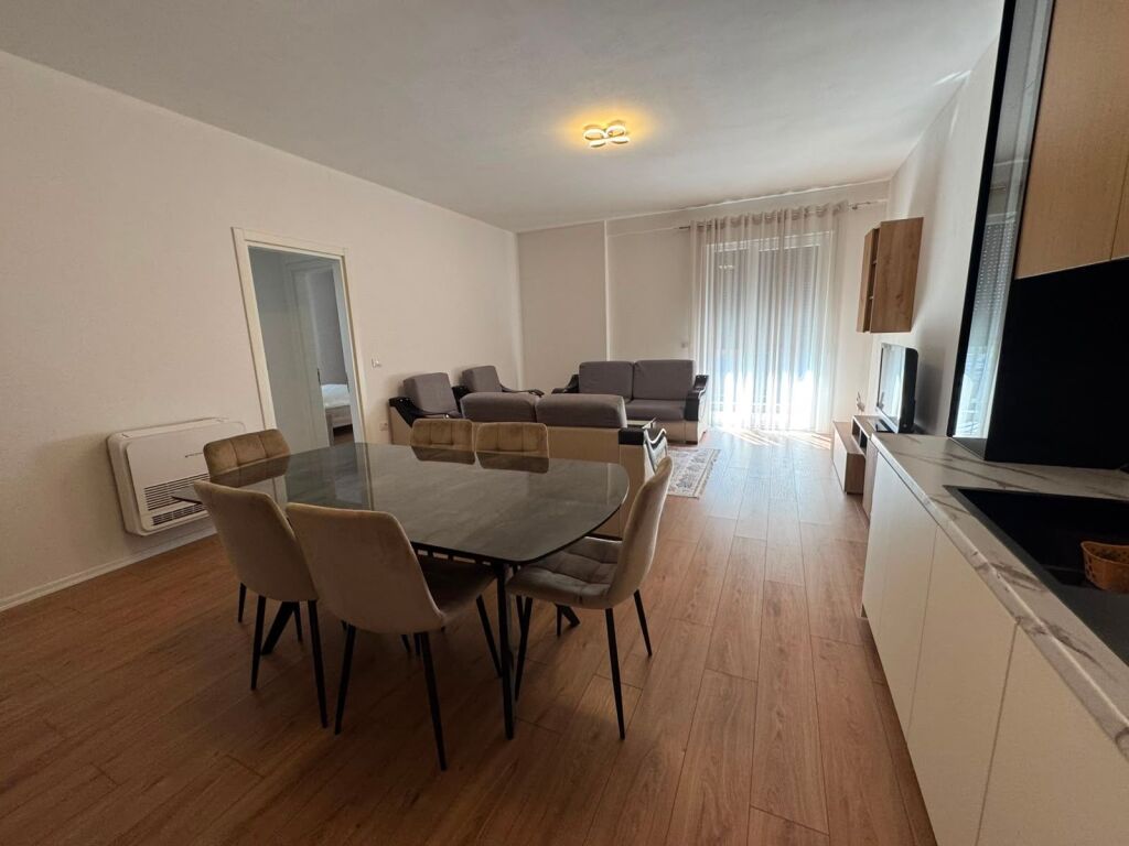 🏡 Jepet me Qera Apartament 2+1 – Paskuqan  📍 Rruga Demokracia, pranë Karburant Daku 2