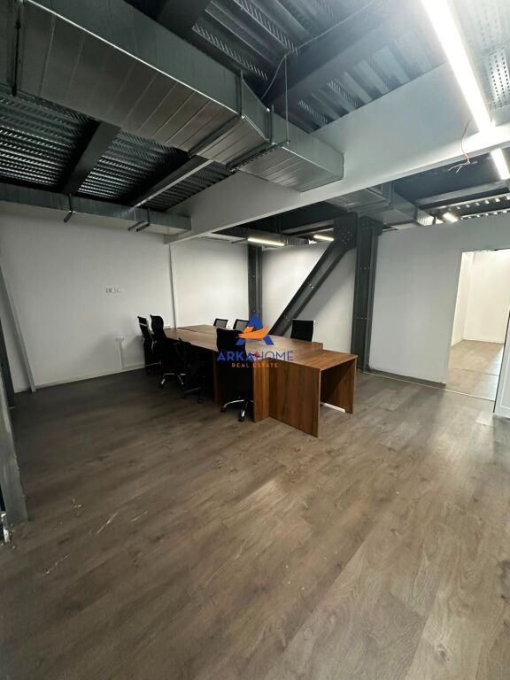 AFFITTASI SPAZIO UFFICIO 220M2 "KOMUNA E PARISIT" 300.000 LEKE