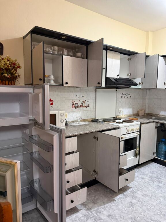 Qera | Apartament 2 + 1 | Farmacia 10 | 400 €/muaj