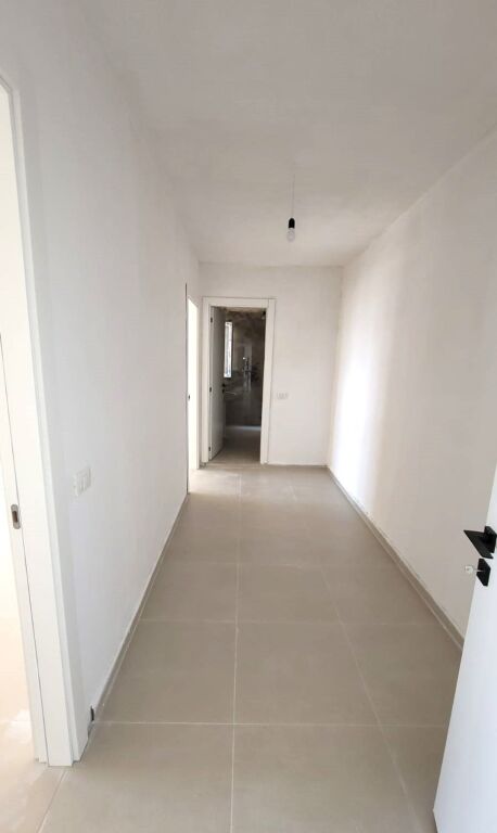 Shitet  apartament 3+1 Kavaje