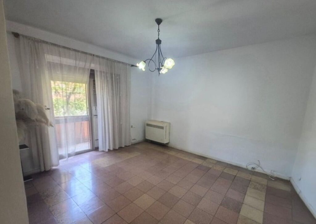 SHITET APARTAMENT 1+1 TE RRUGA E KAVAJËS – PRANË SPITALIT GJERMAN!