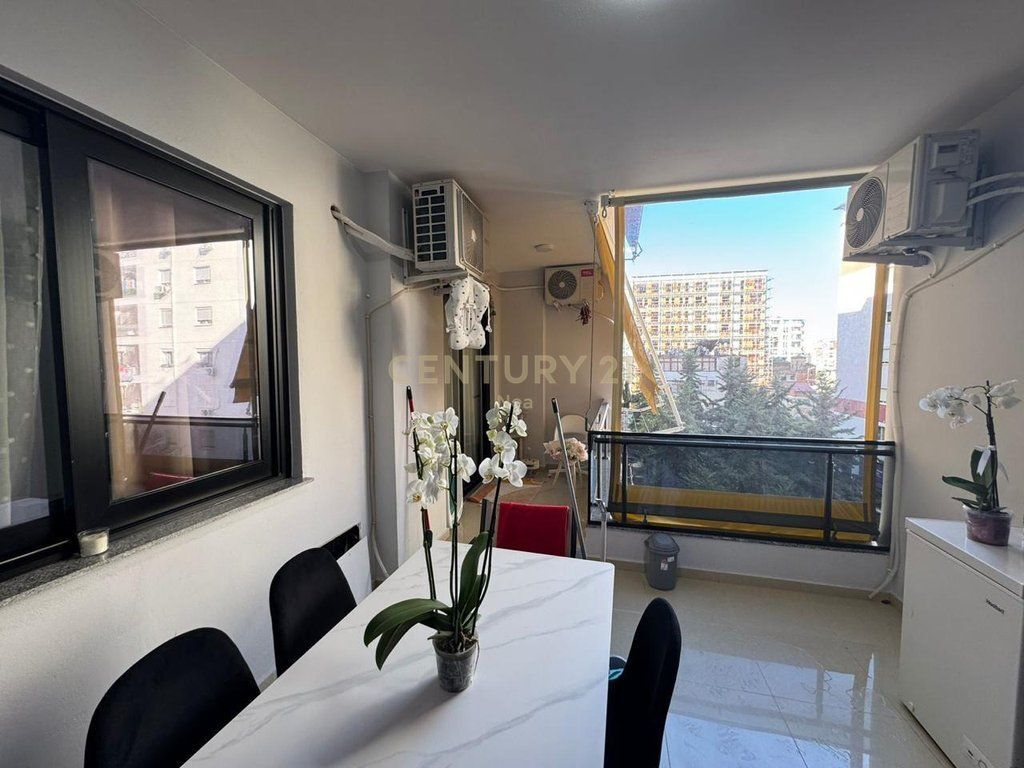 Apartament 2+1+2+ parking ne Astir, prane Viles L.