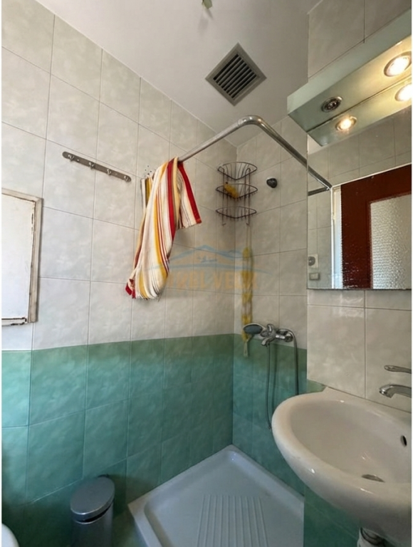 Shitet, Duplex 4+1+2, Rezidenca Kodra e Diellit 1, Tiranë.