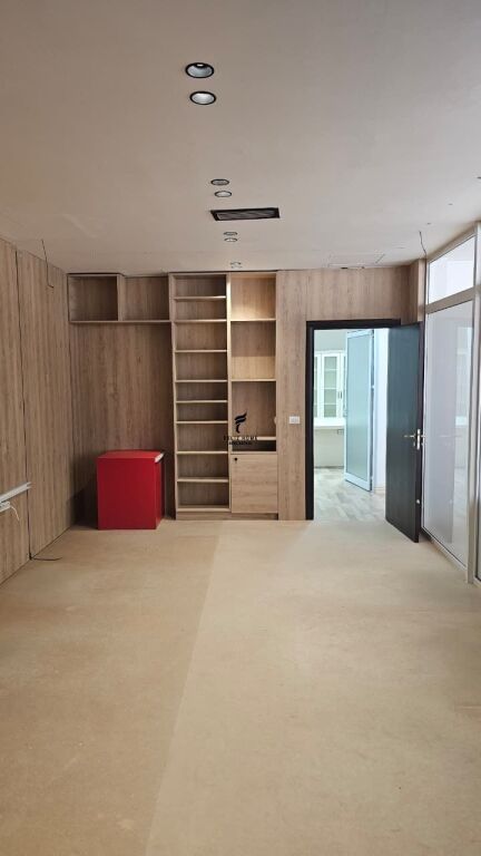 UFFICIO IN AFFITTO 260 M2 LAGO ARTIFICIALE 300.000 LEKE FH-86848