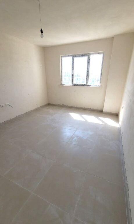 Shitet  apartament 3+1 Kavaje