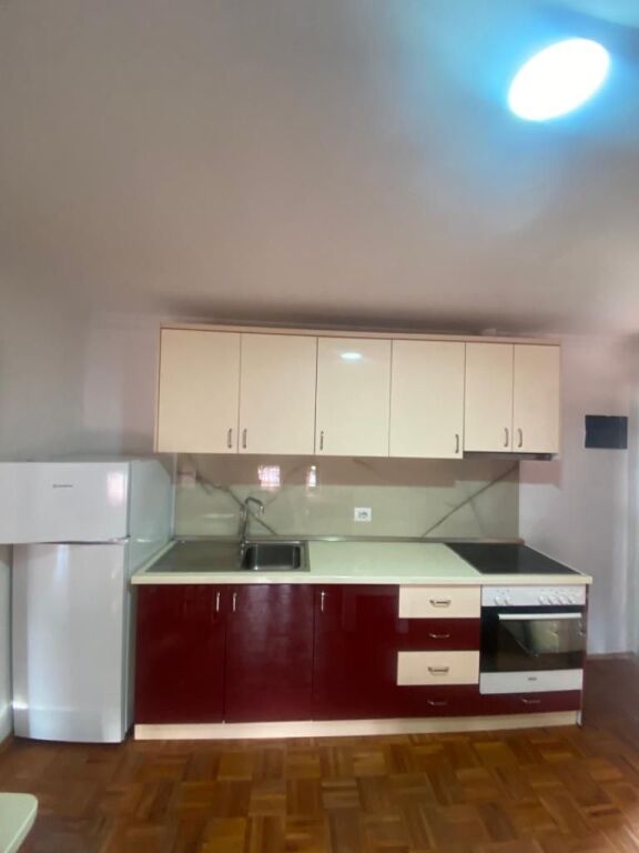 Qera | Shtëpi private 1 + 1 | Rruga Selaudin Zorba | 400 €/muaj