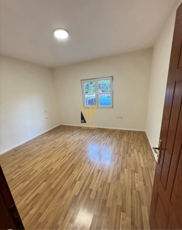 JEPET APARTAMENT 2+1+BLK ME QERA NE LAPRAKE 550 EURO