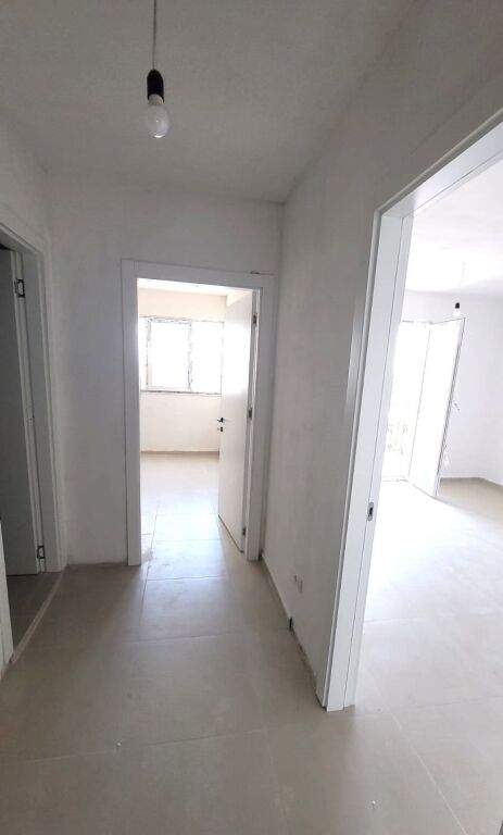 Shitet  apartament 3+1 Kavaje