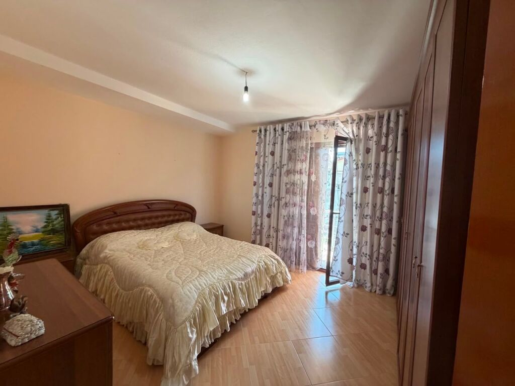 🏡 Jepet me Qera Apartament 2+1  📍 Adresa: Mbrapa Spitalit Ushtarak, Rruga Ramadan Cejku