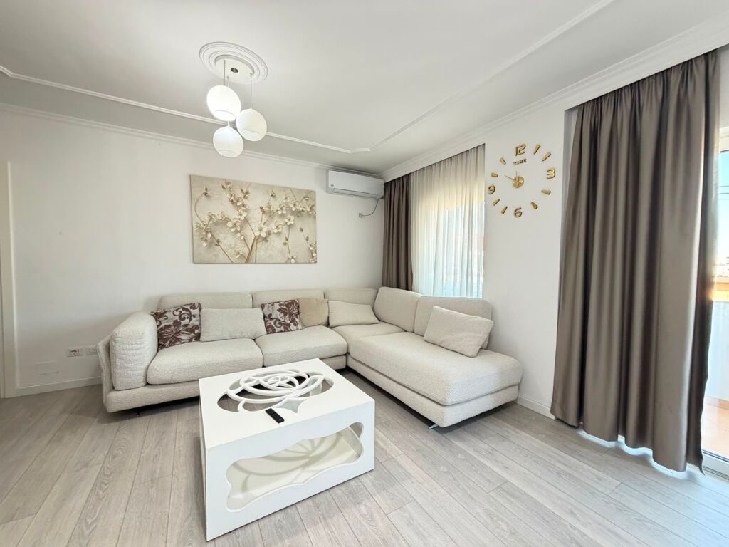 2+1 apartment for sale near 21 Dhjetori!
