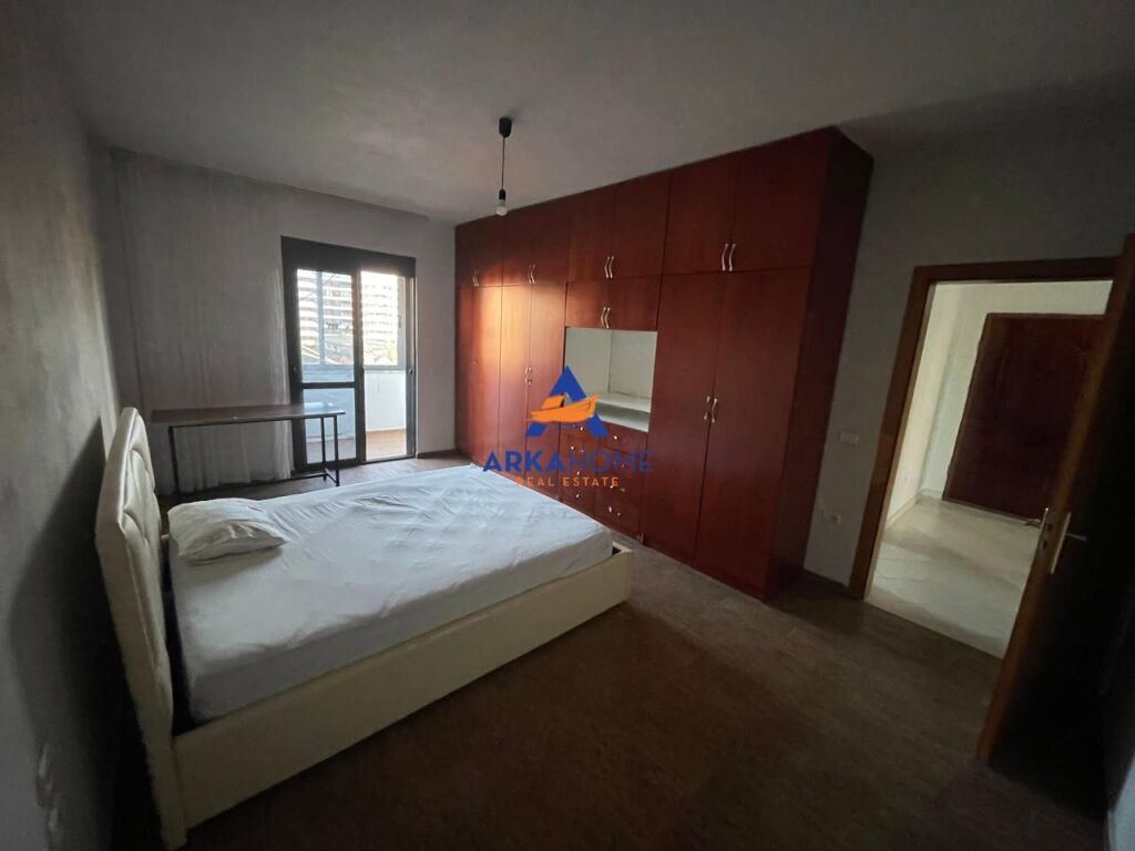 JEPET APARTAMENT 2+1+BALLKON ME QERA "LAPRAKE" 30.000 LEKE