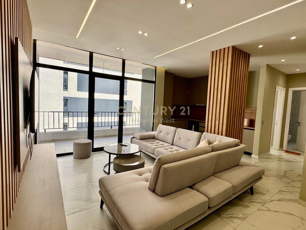 Appartamento 2+1+2 in Vendita a Orikum 180.000 €