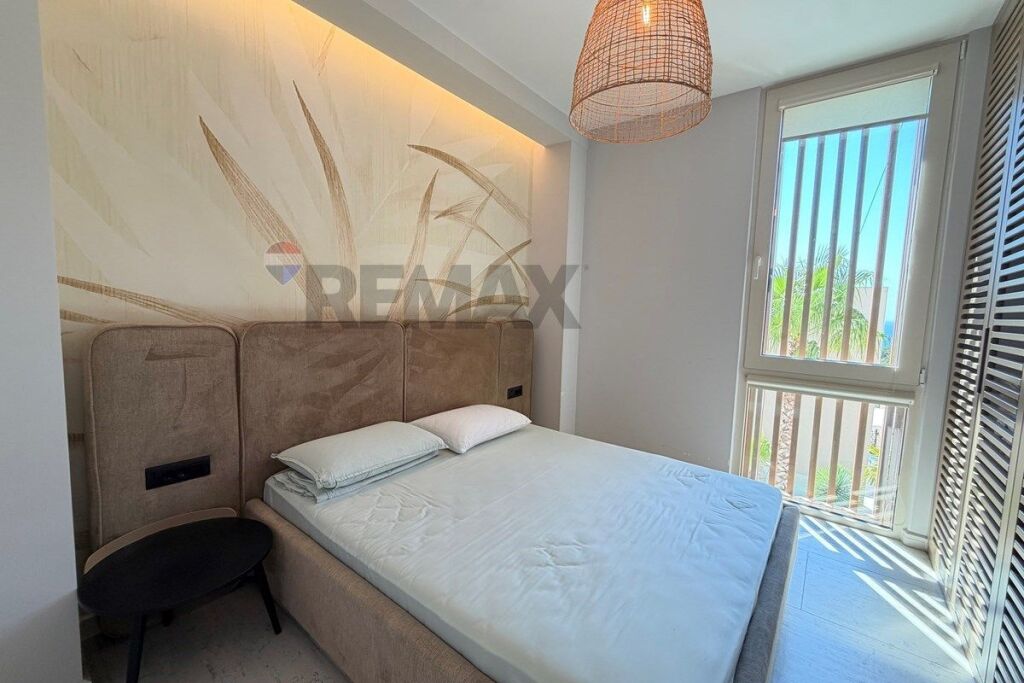 VILLA WITH POOL FOR SALE IN GREEN COAST 1!