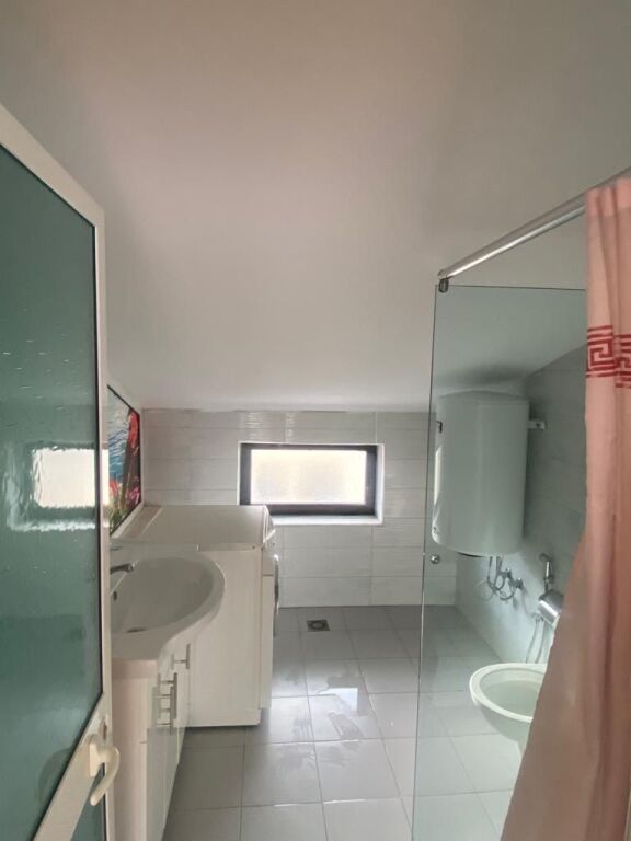 Qera | Shtëpi private 1 + 1 | Rruga Selaudin Zorba | 400 €/muaj