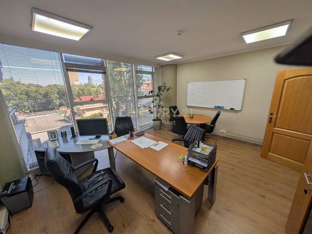 UFFICIO IN AFFITTO AL SKY TOWER – BLLOK! 4.300 € /Mese 400.000 Lek /Mese