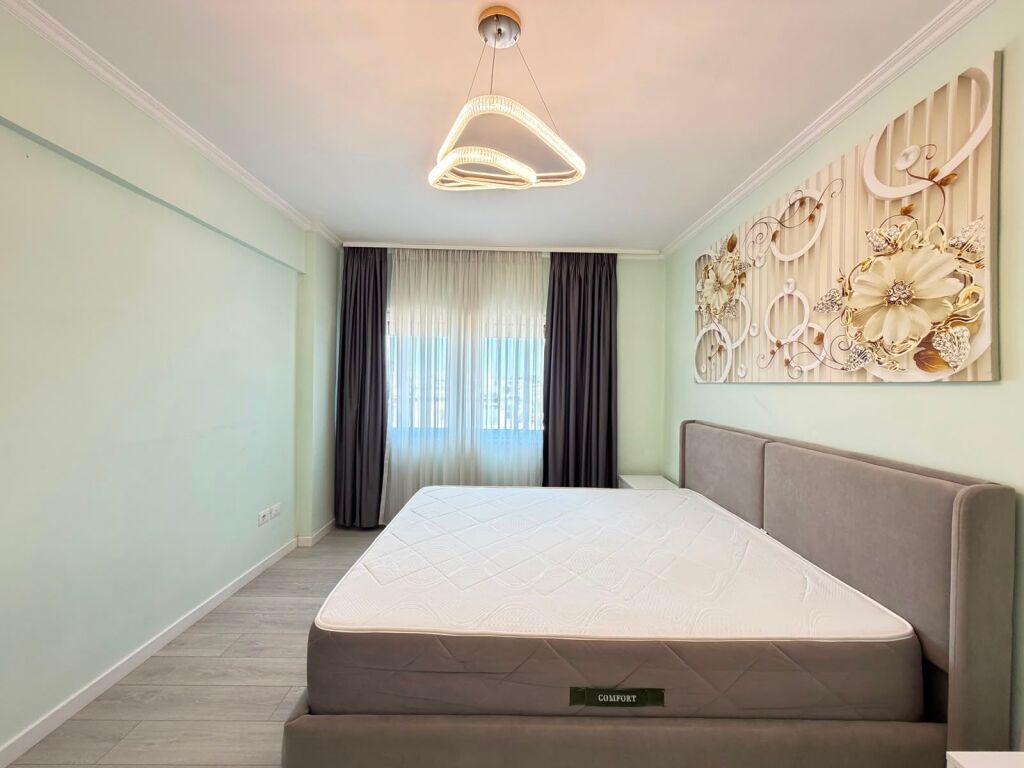 2+1 apartment for sale near 21 Dhjetori!