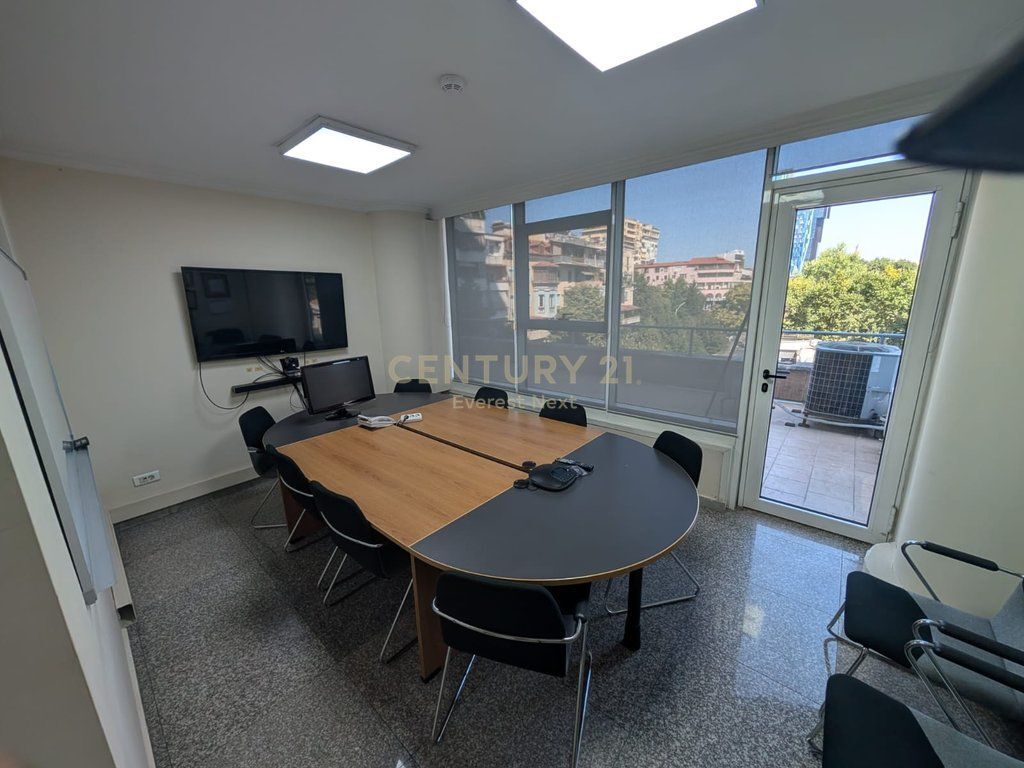 UFFICIO IN AFFITTO AL SKY TOWER – BLLOK!