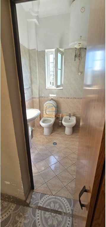 In vendita, Appartamento 2+1, Via Muhamet Gjollesha, Tirana