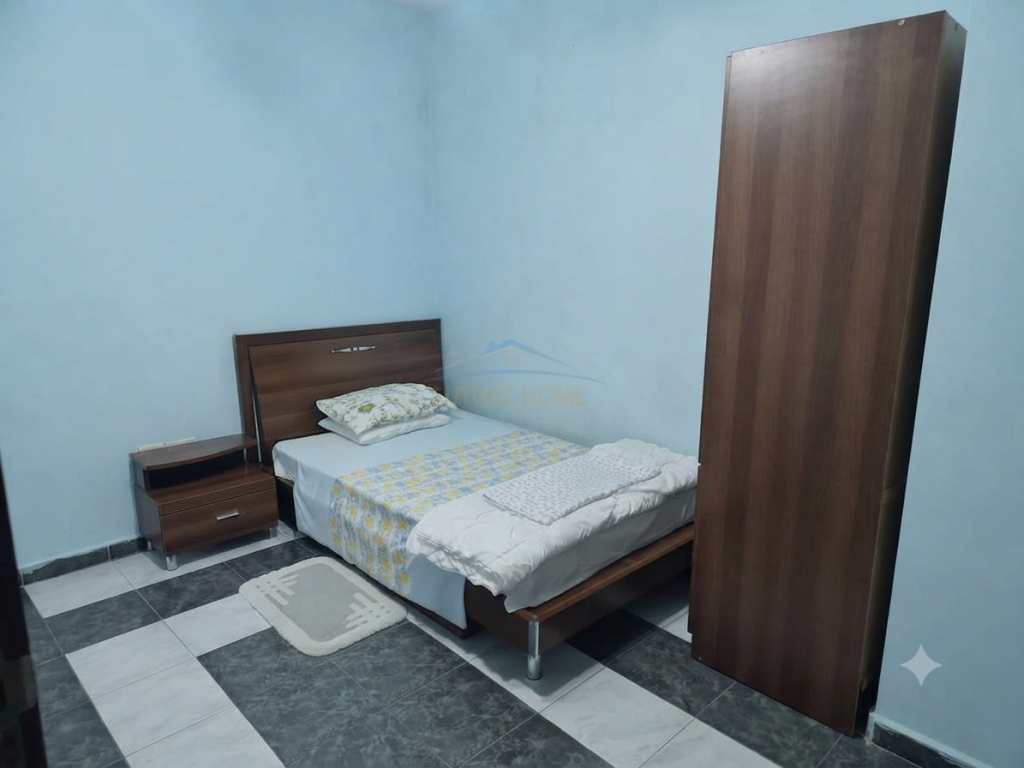 Qira, Vilë 3-katëshe, Komplesi Grand,Ish-Tregu Elektrik