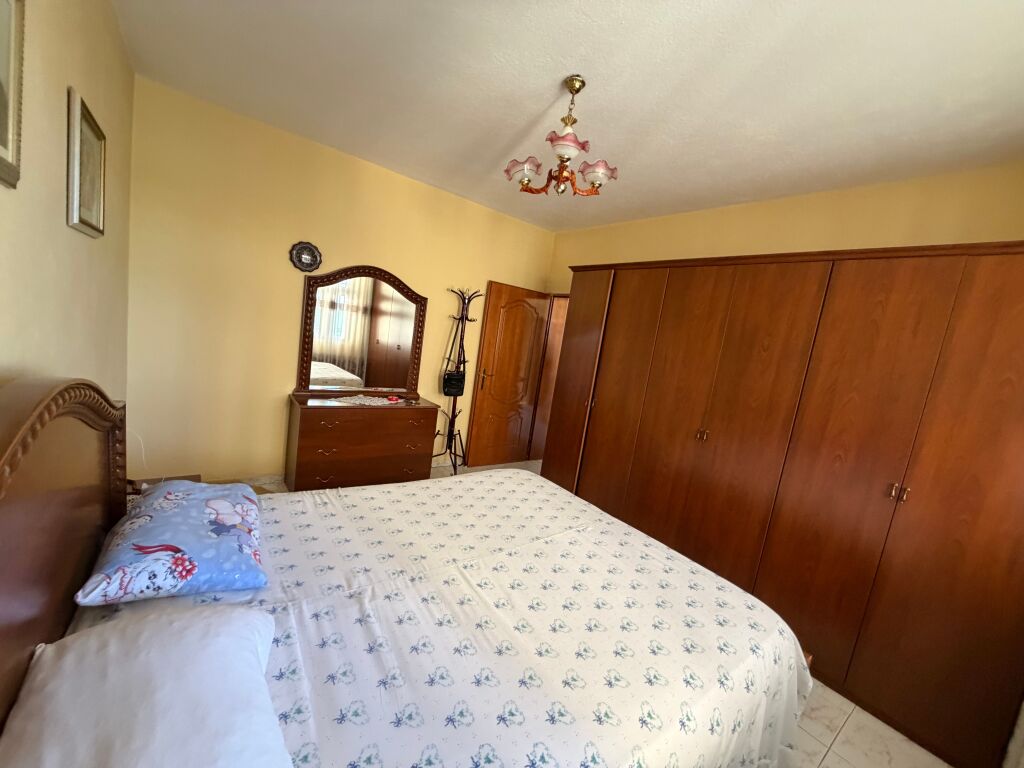 🏡 Jepet me Qera Apartament 1+1  📍 Adresa: Mbrapa Spitalit Ushtarak, Rruga Ramadan Cejku
